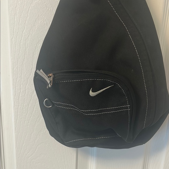 Nike Black Crossbody Bag Sleek and Versatile - Picture 5 of 7